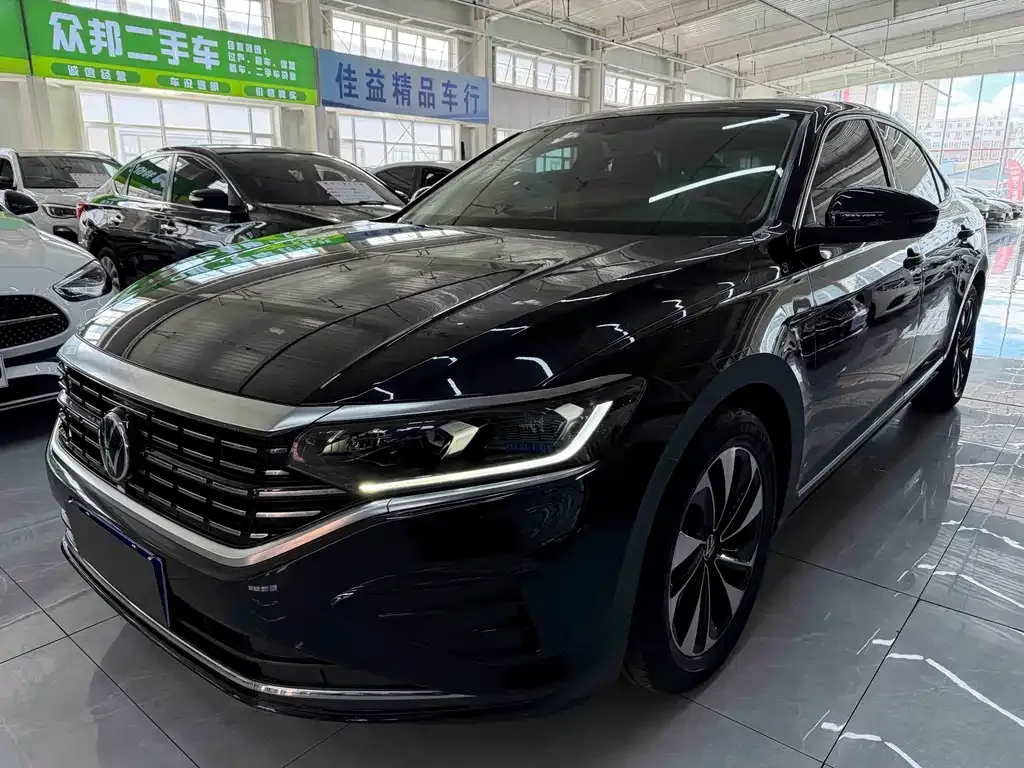 Volkswagen Passat — фото 1
