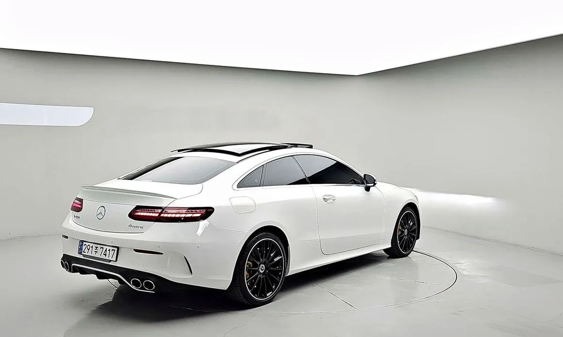 Mercedes-Benz E-Class — фото 10