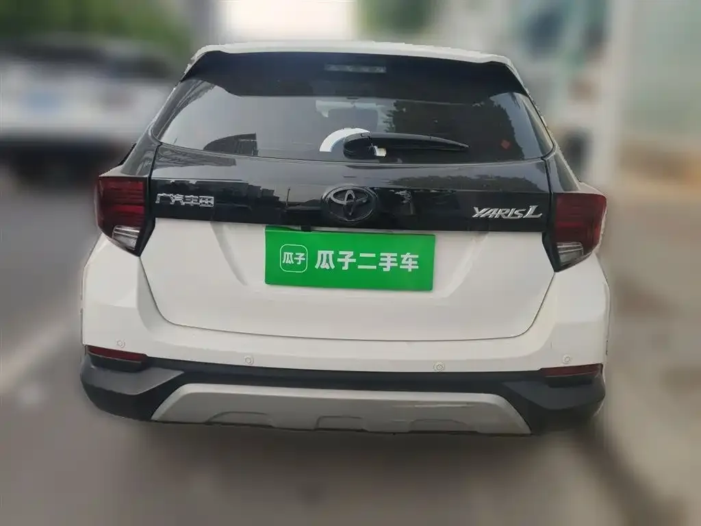 Toyota Yaris L — фото 2