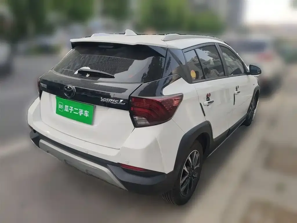 Toyota Yaris L — фото 10