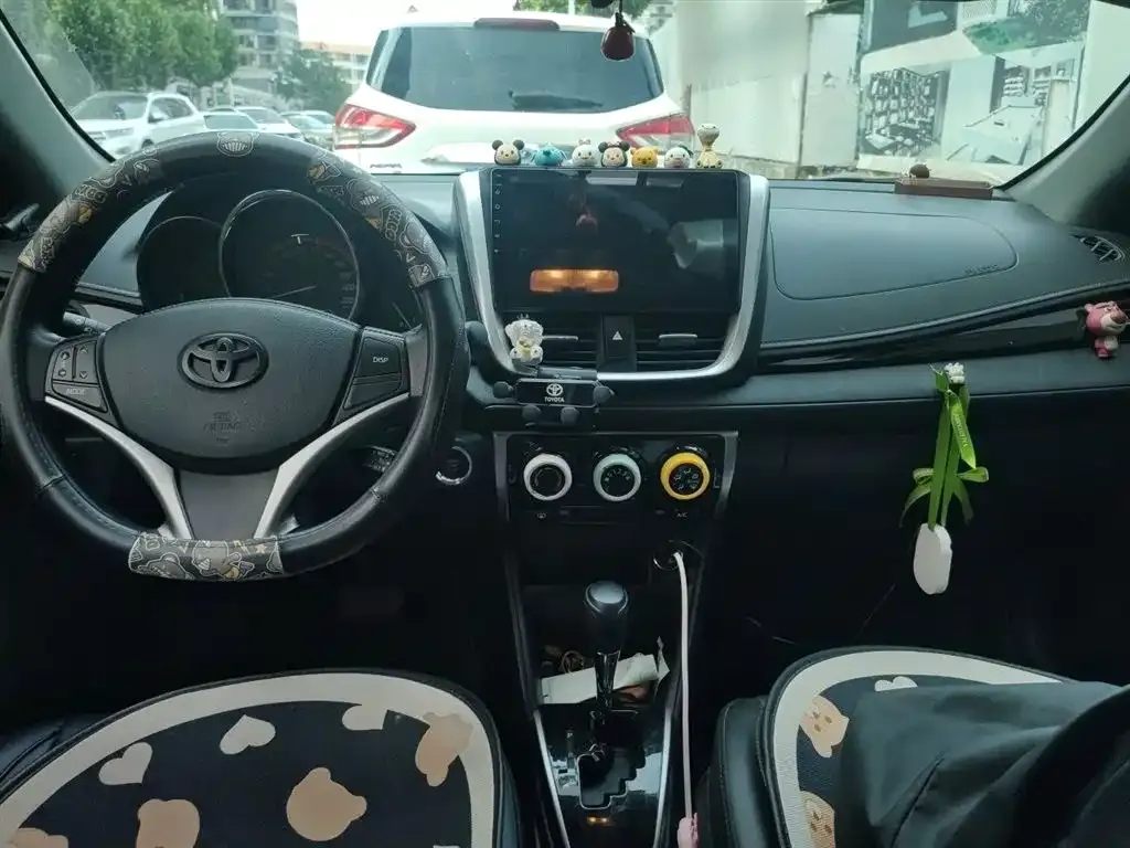 Toyota Yaris L — фото 6