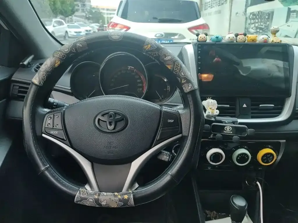 Toyota Yaris L — фото 9
