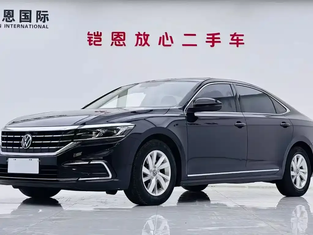 Volkswagen Passat — фото 1