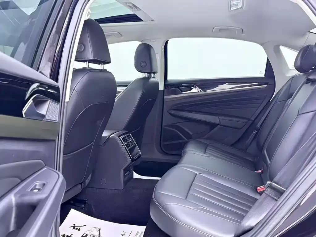 Volkswagen Passat — фото 5