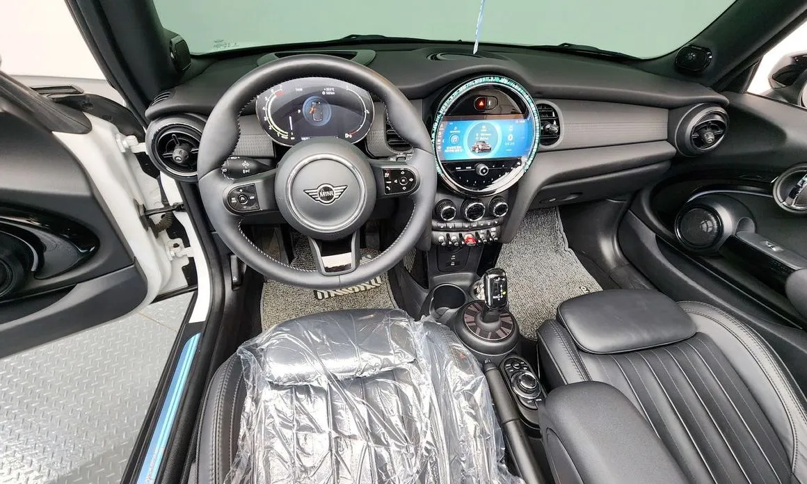 Mini Cooper Convertible — фото 10