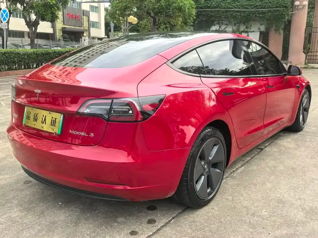 Tesla Model 3 — фото 4