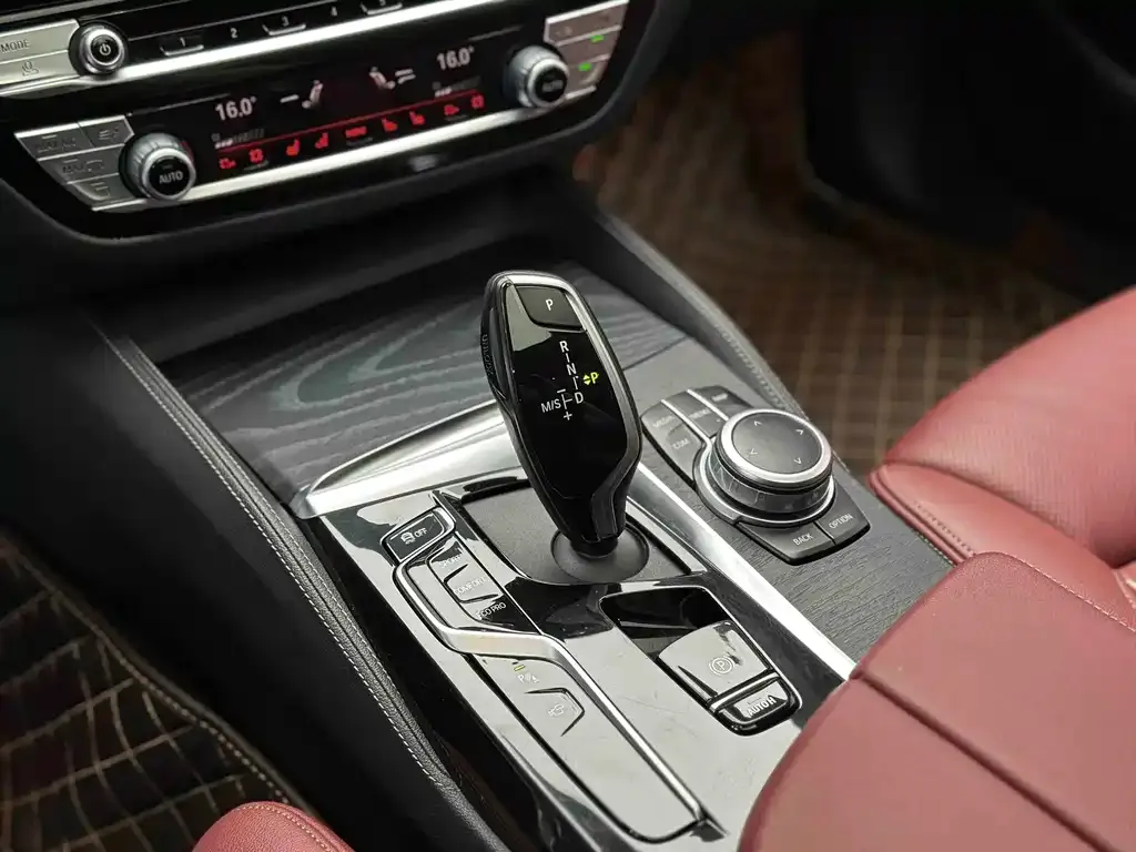 BMW 5 Series — фото 6