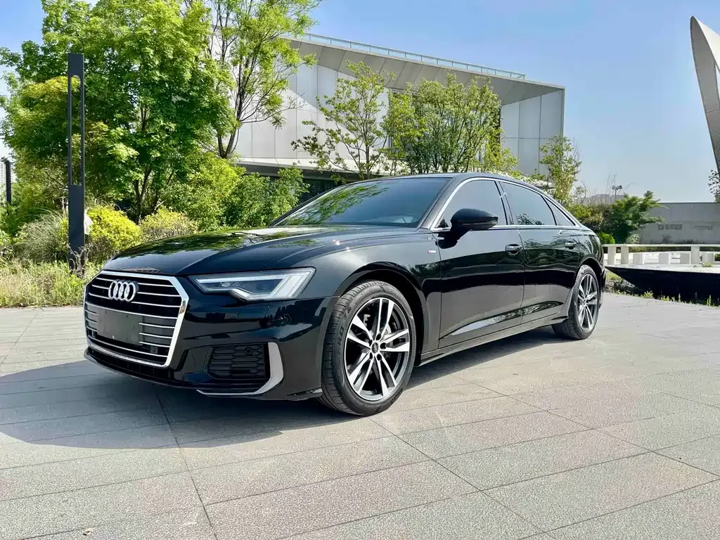 Audi A6L — фото 1