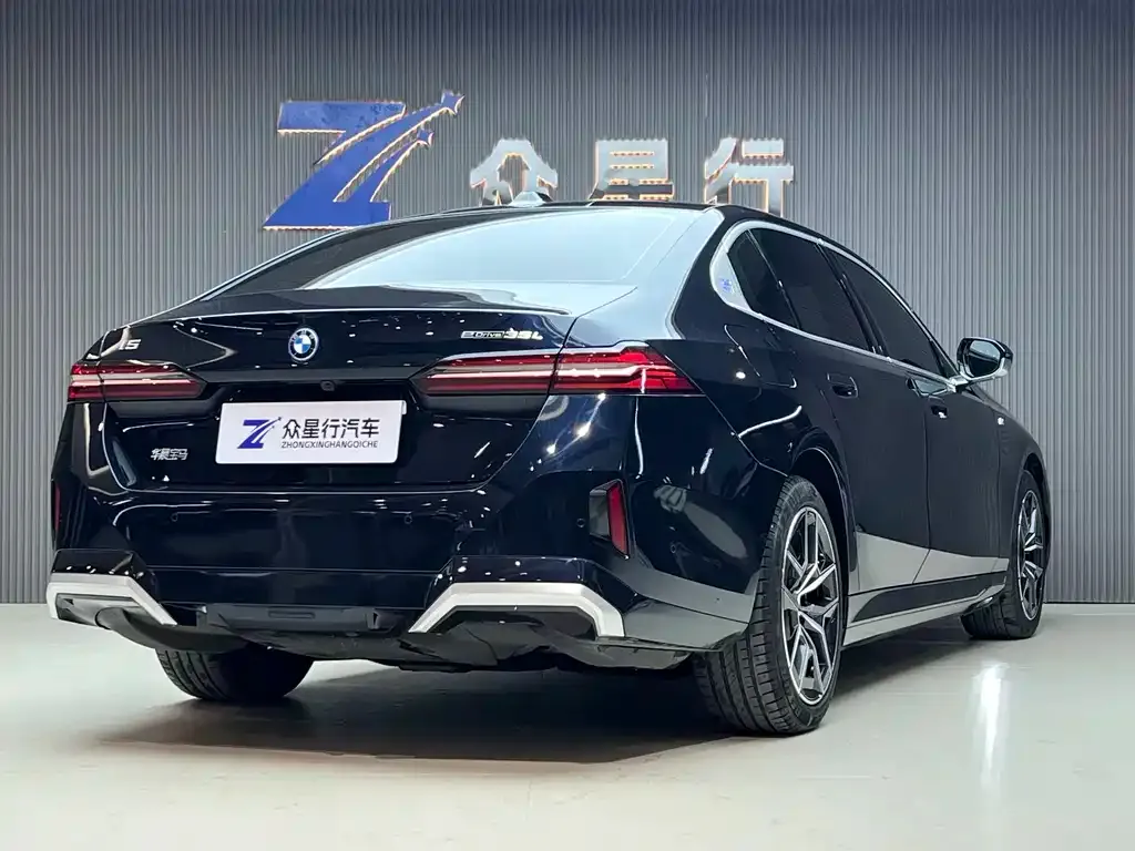 BMW i5 — фото 8