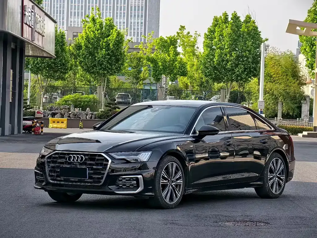 Audi A6L — фото 1