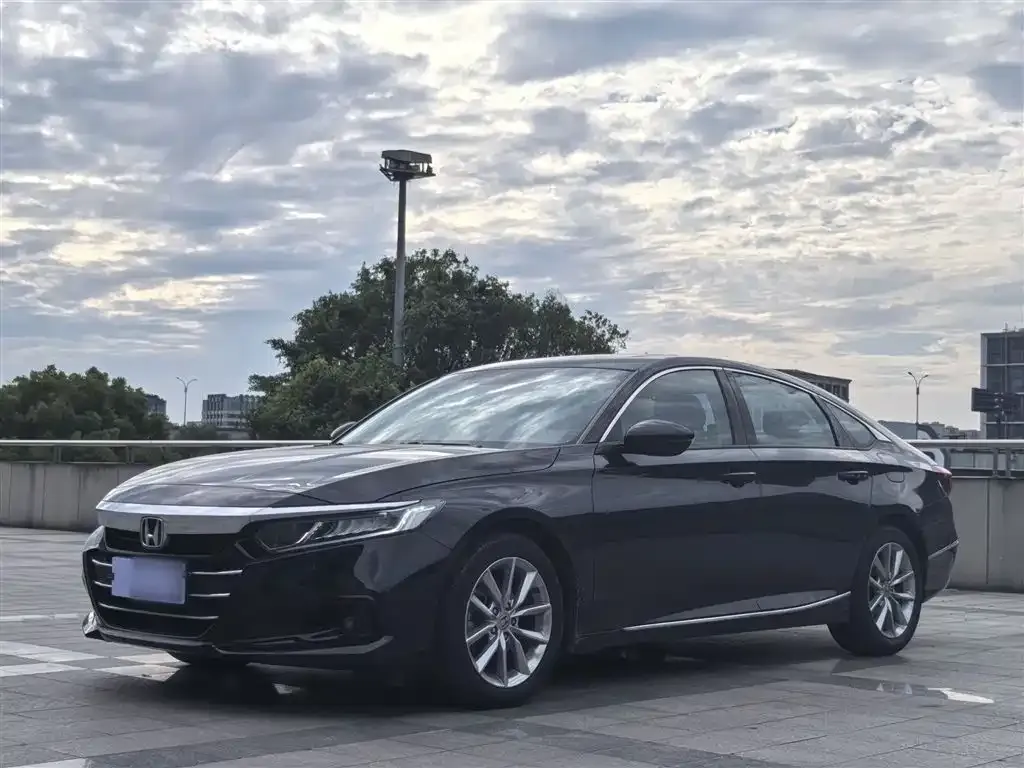 Honda Accord — фото 1