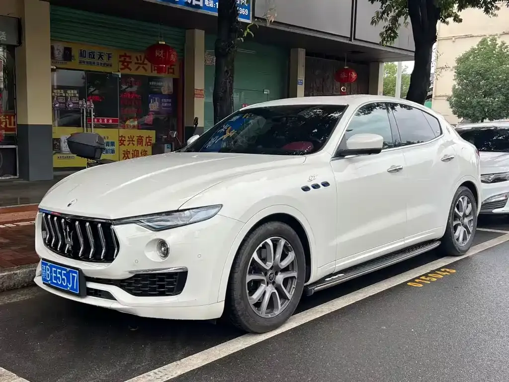 Maserati Levante — фото 1