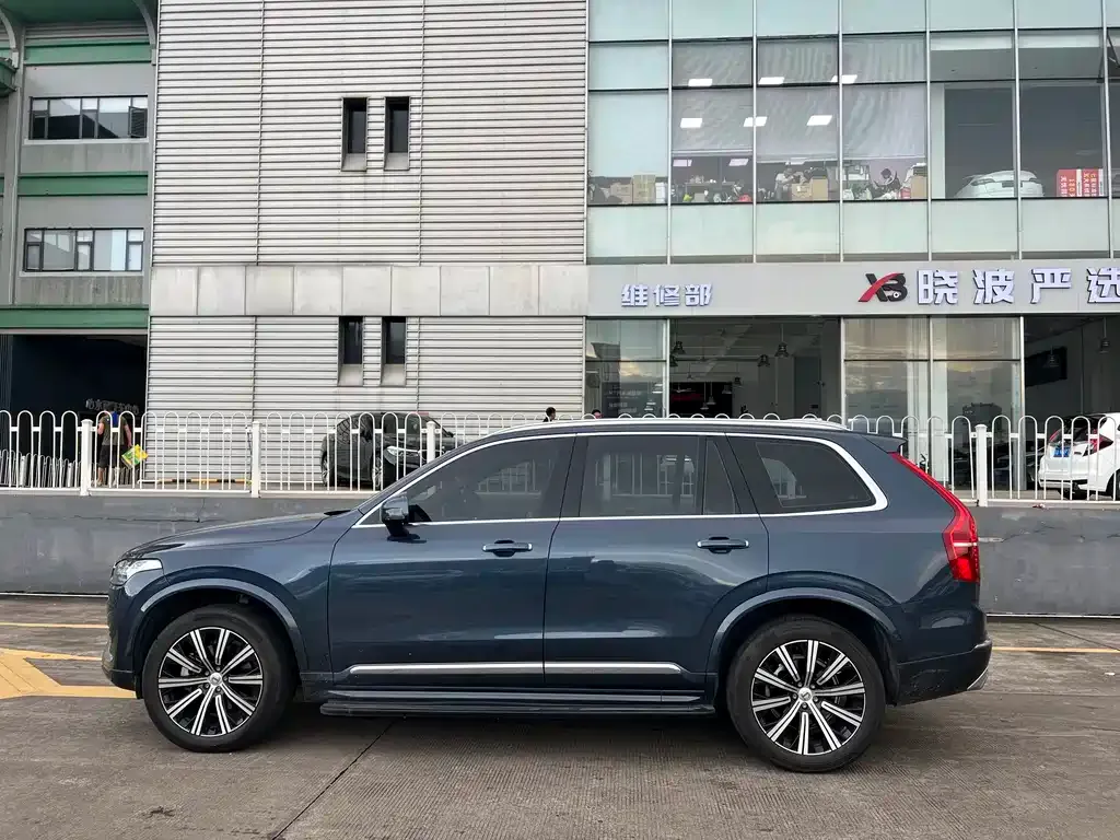 Volvo XC90 — фото 9