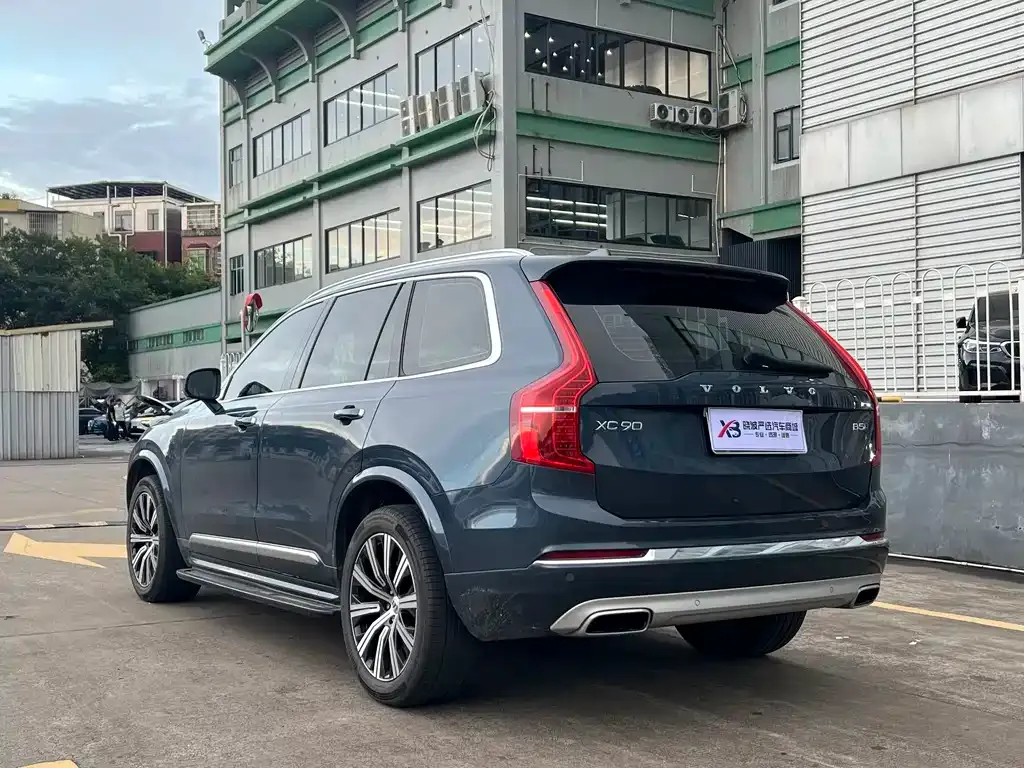 Volvo XC90 — фото 10