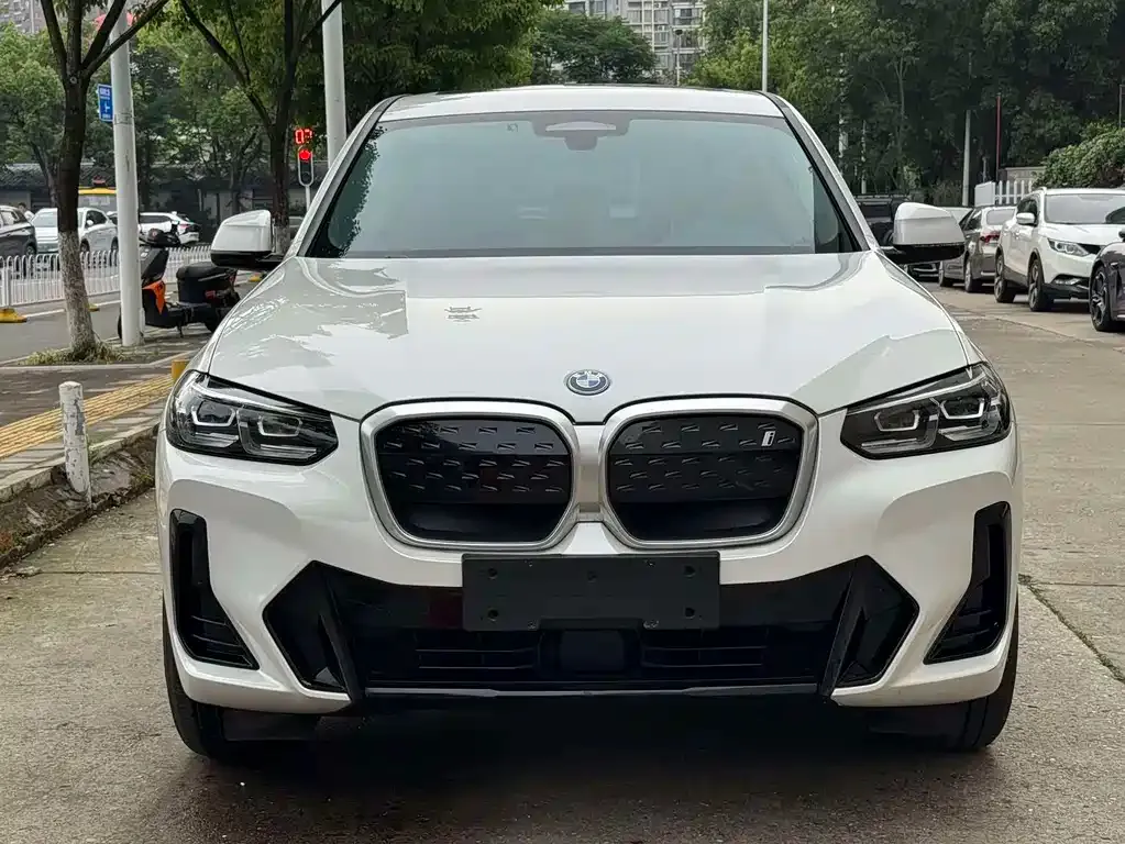 BMW iX3 — фото 4
