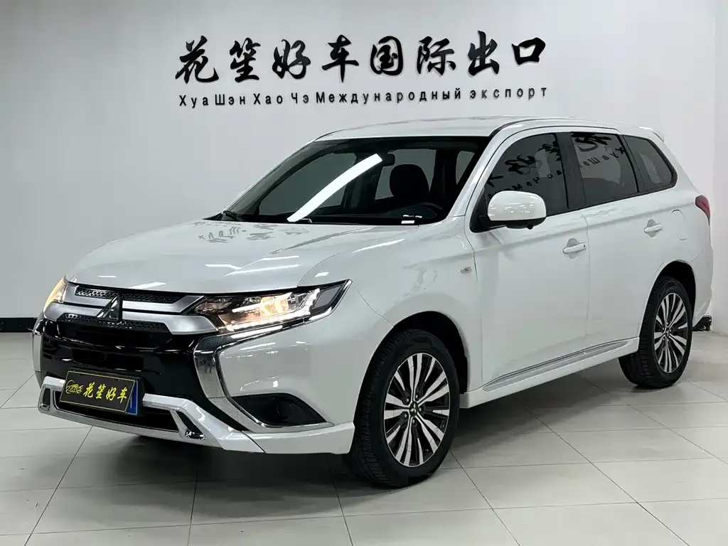 Mitsubishi Outlander — фото 1