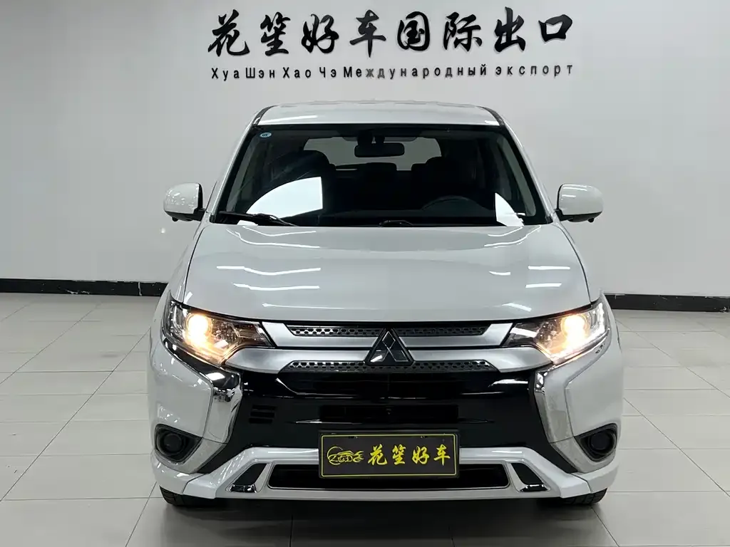 Mitsubishi Outlander — фото 9