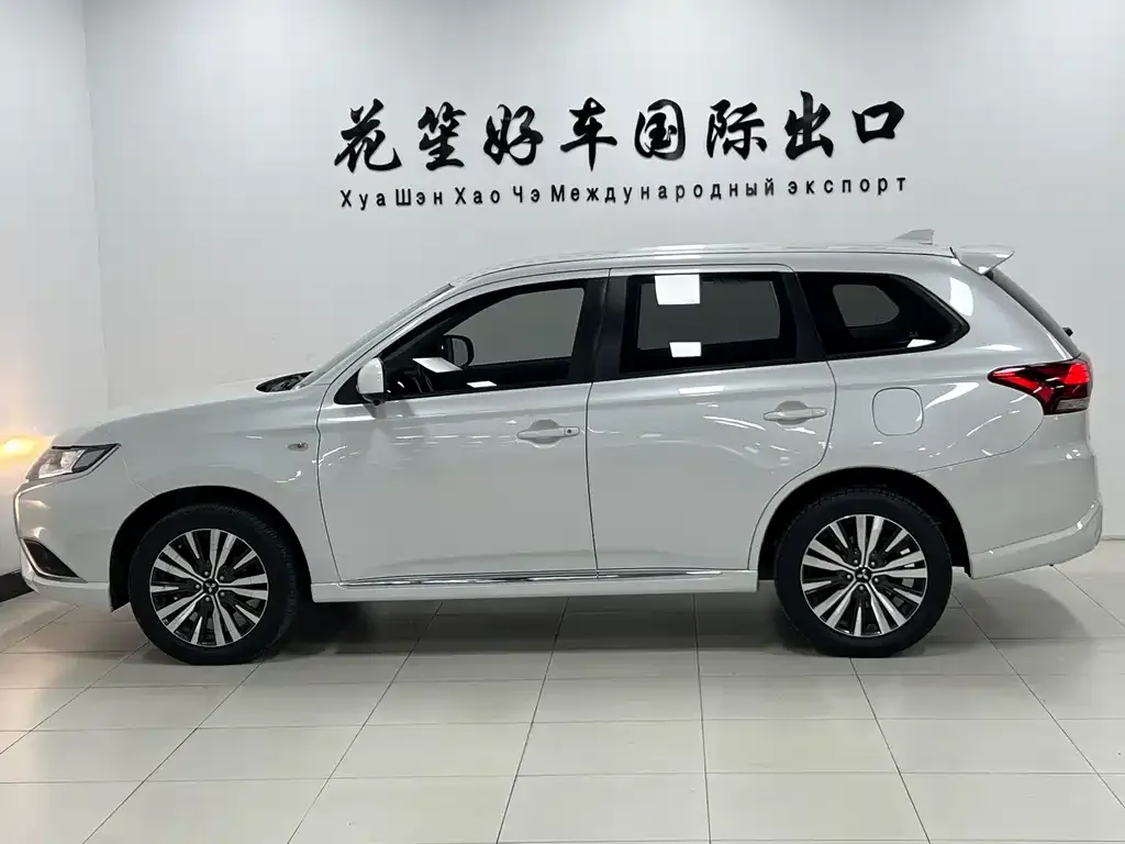 Mitsubishi Outlander — фото 5
