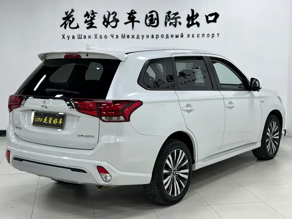 Mitsubishi Outlander — фото 7