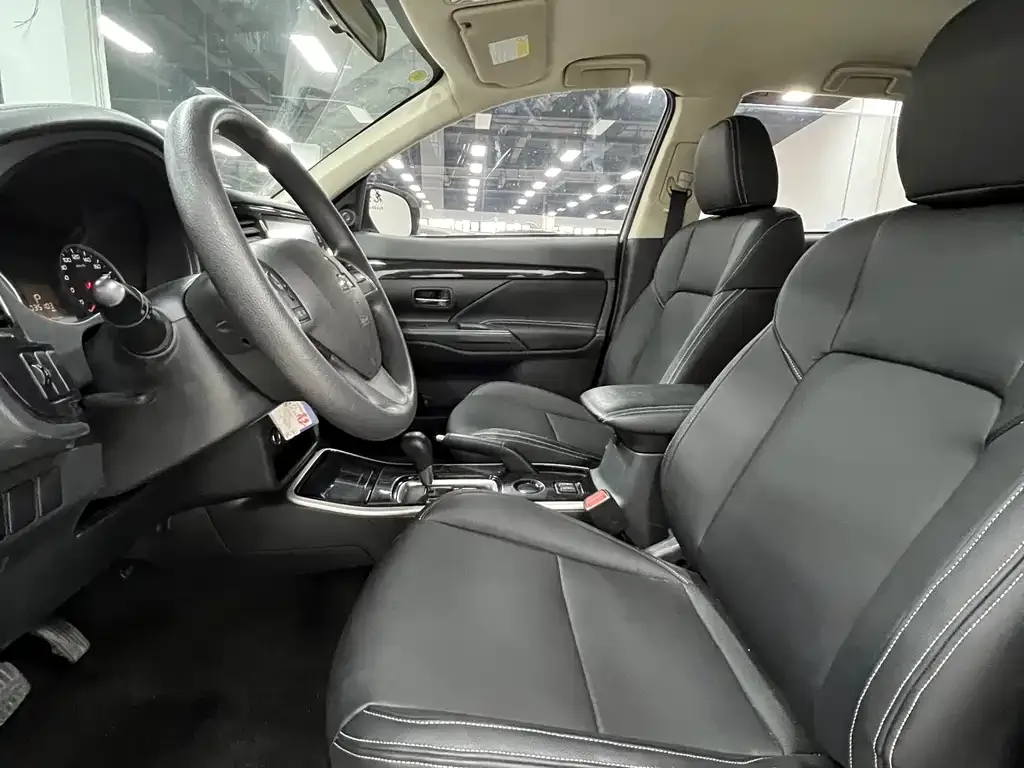 Mitsubishi Outlander — фото 10