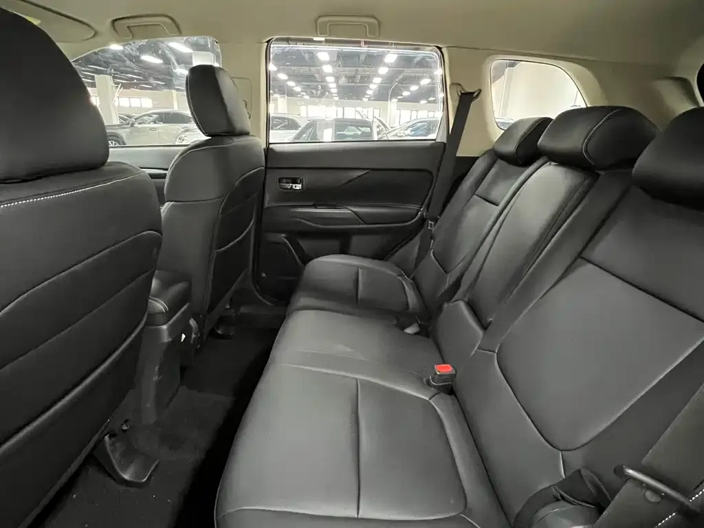 Mitsubishi Outlander — фото 3