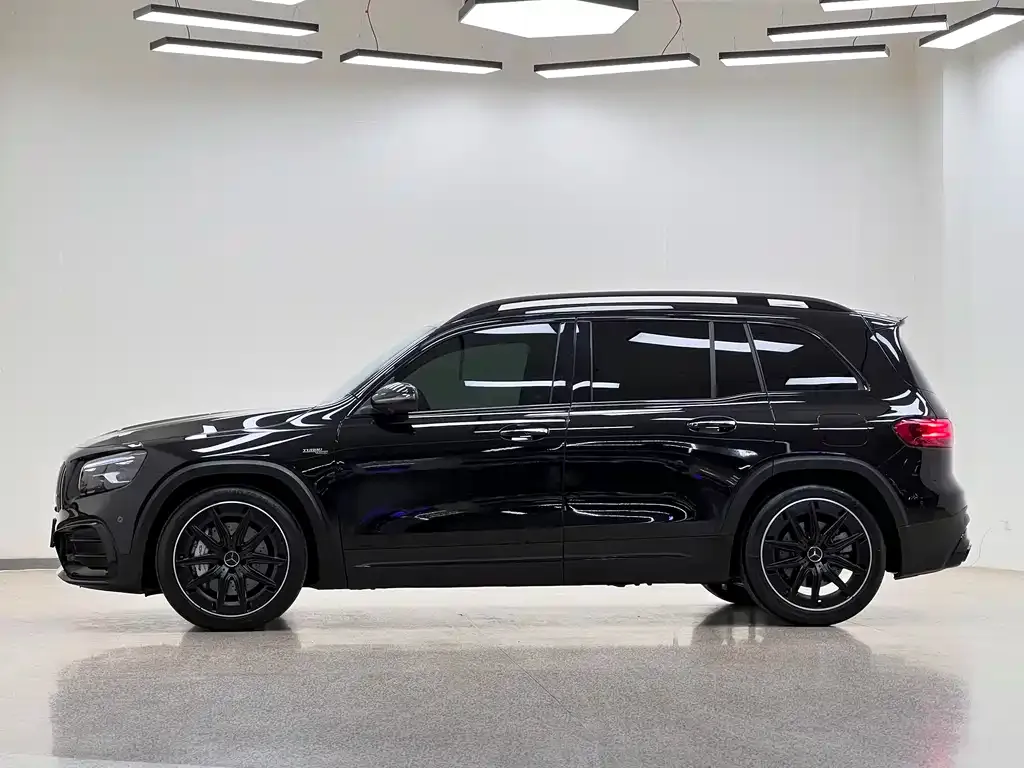 Mercedes-Benz GLB AMG — фото 10