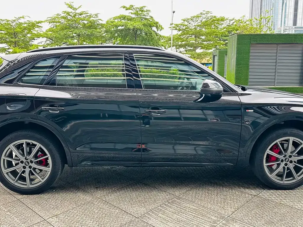 Audi Q5L — фото 10