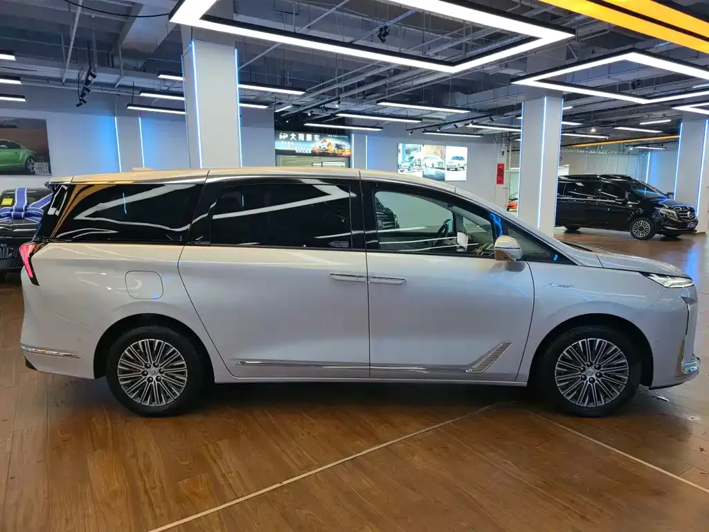 Buick GL8 Hybrid — фото 9