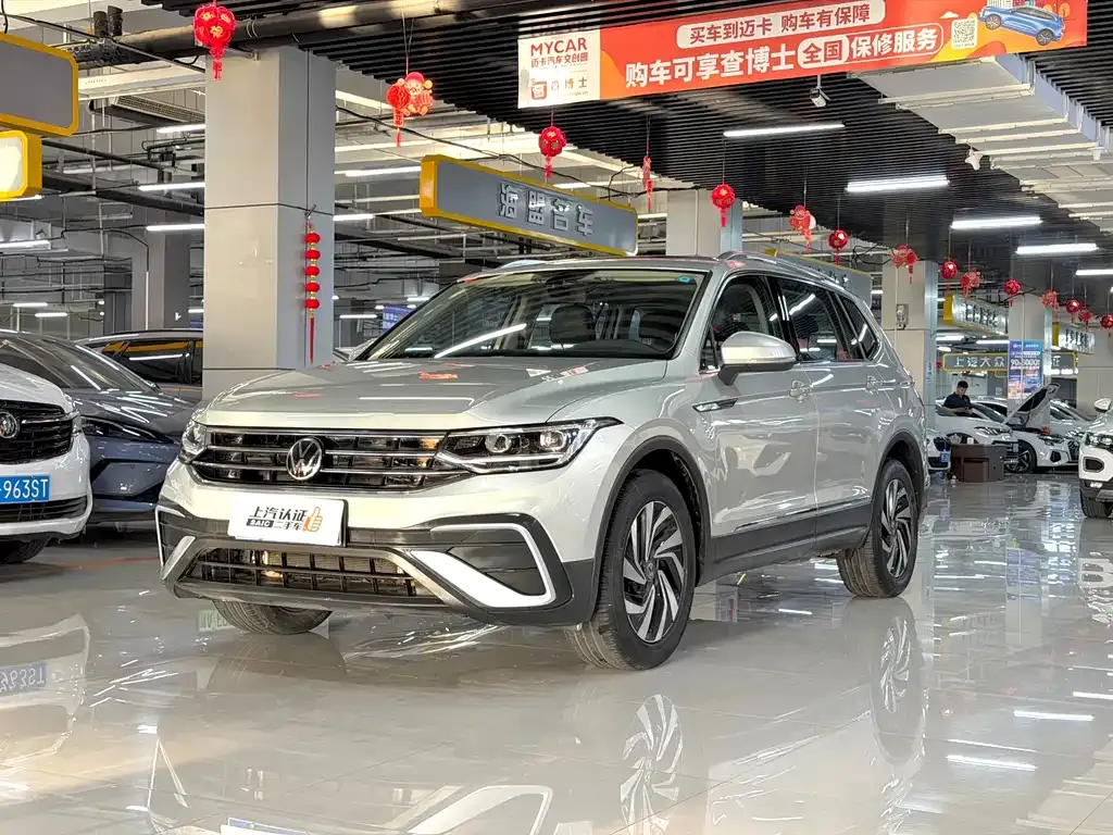 Volkswagen Tiguan L — фото 1