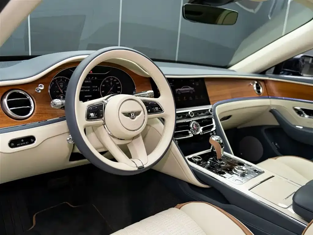 Bentley Flying Spur PHEV — фото 6