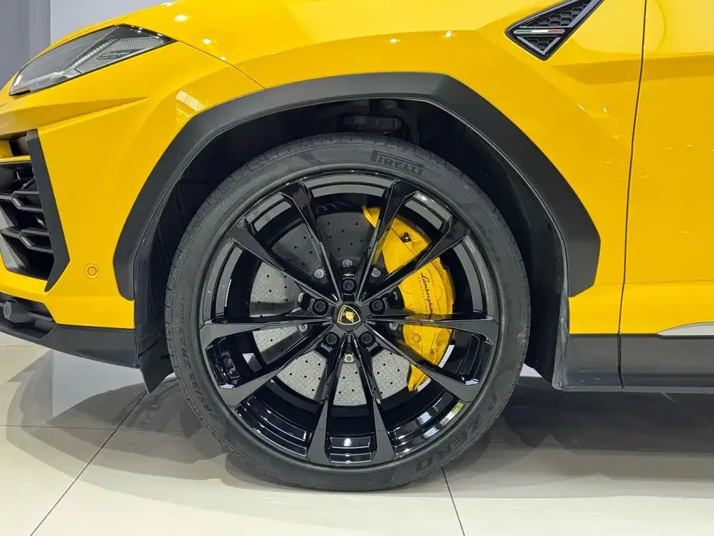 Lamborghini Urus — фото 6