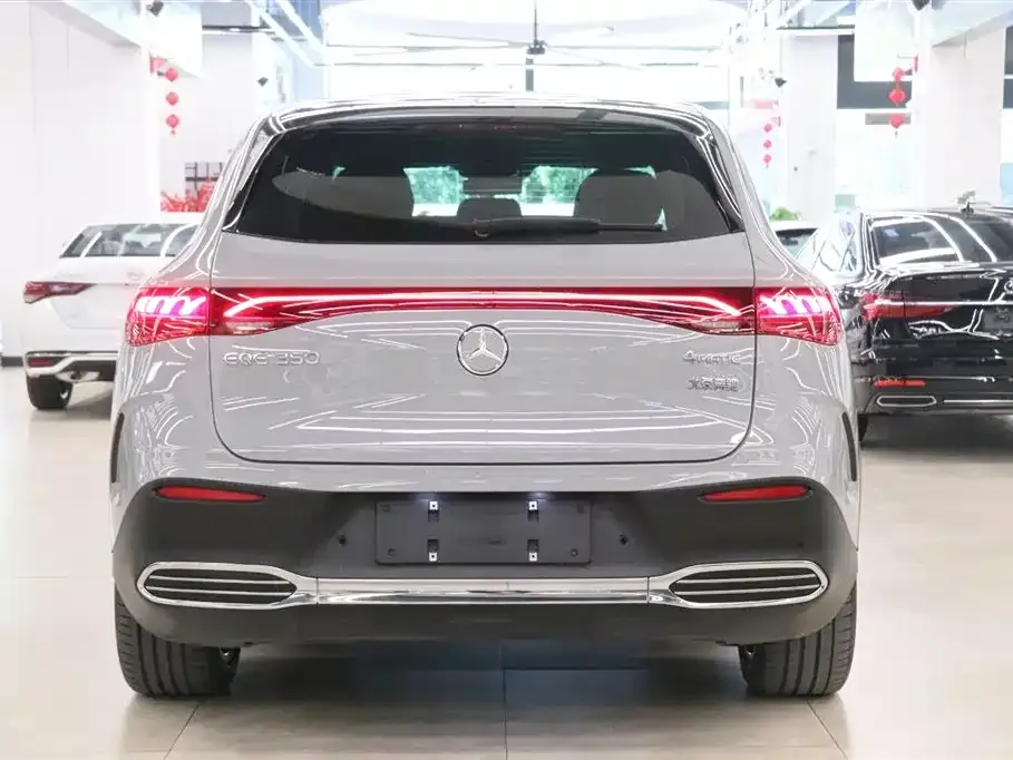 Mercedes-Benz EQE SUV — фото 3