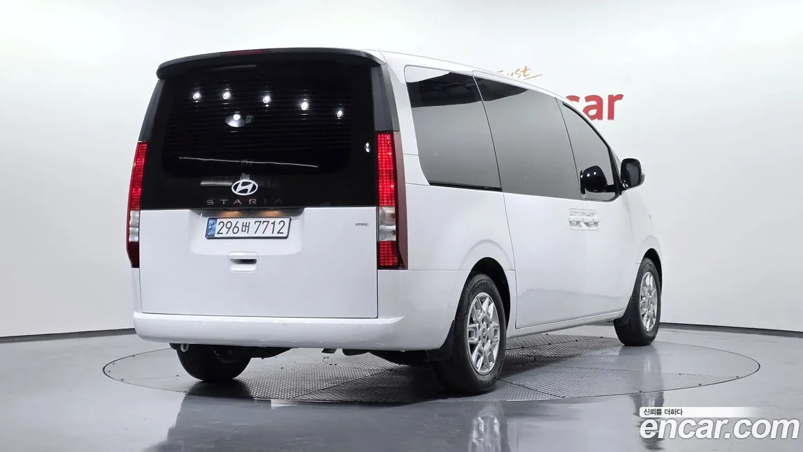 Hyundai Staria — фото 2