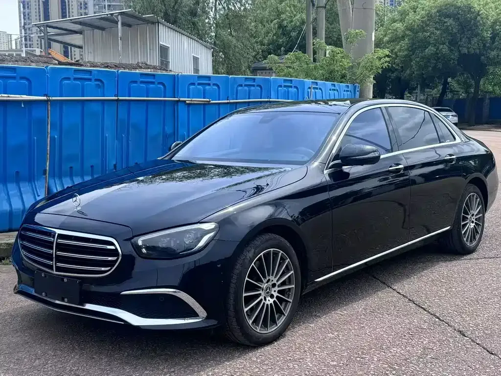 Mercedes-Benz E-Class — фото 1