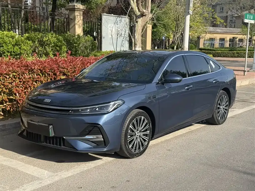 Geely Galaxy A7 — фото 1