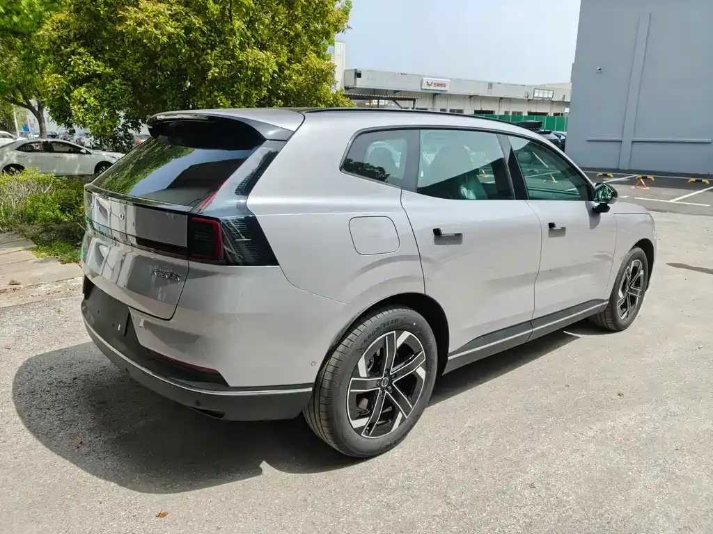 Volvo XC70 Plug-in Hybrid — фото 7