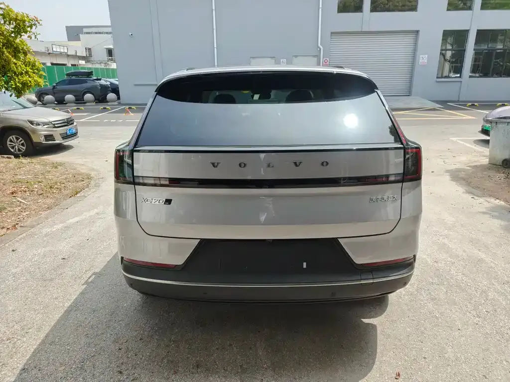Volvo XC70 Plug-in Hybrid — фото 6