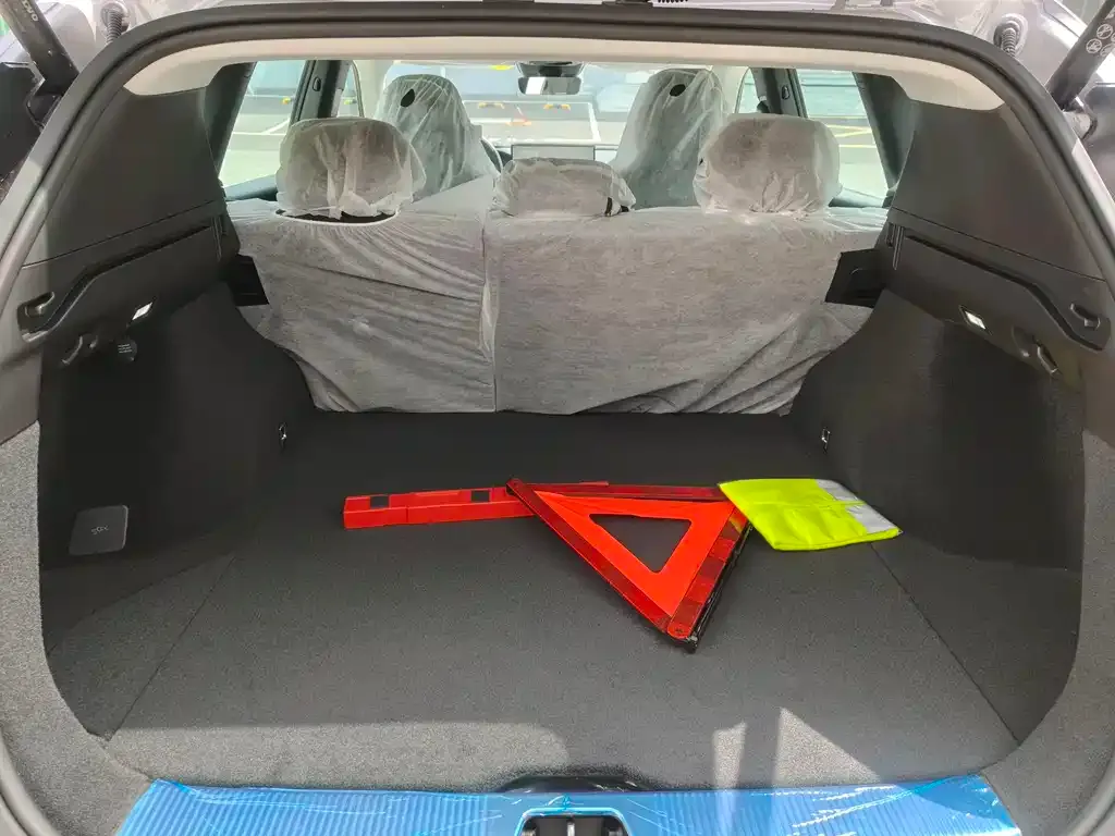 Volvo XC70 Plug-in Hybrid — фото 2