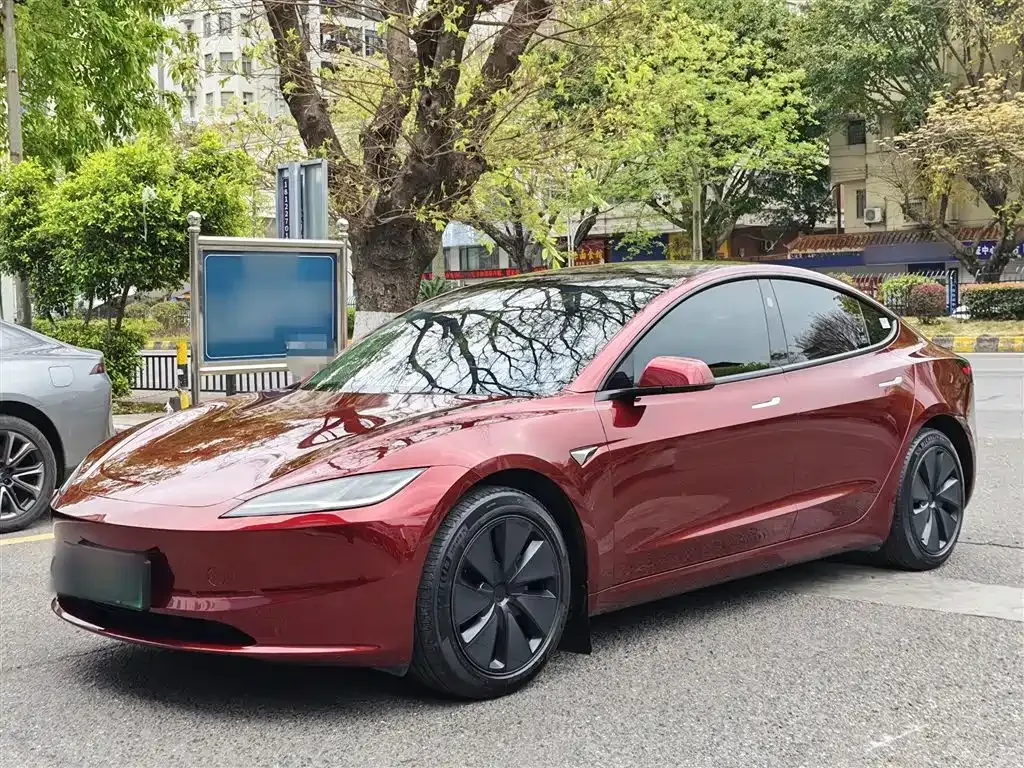 Tesla Model 3 — фото 1