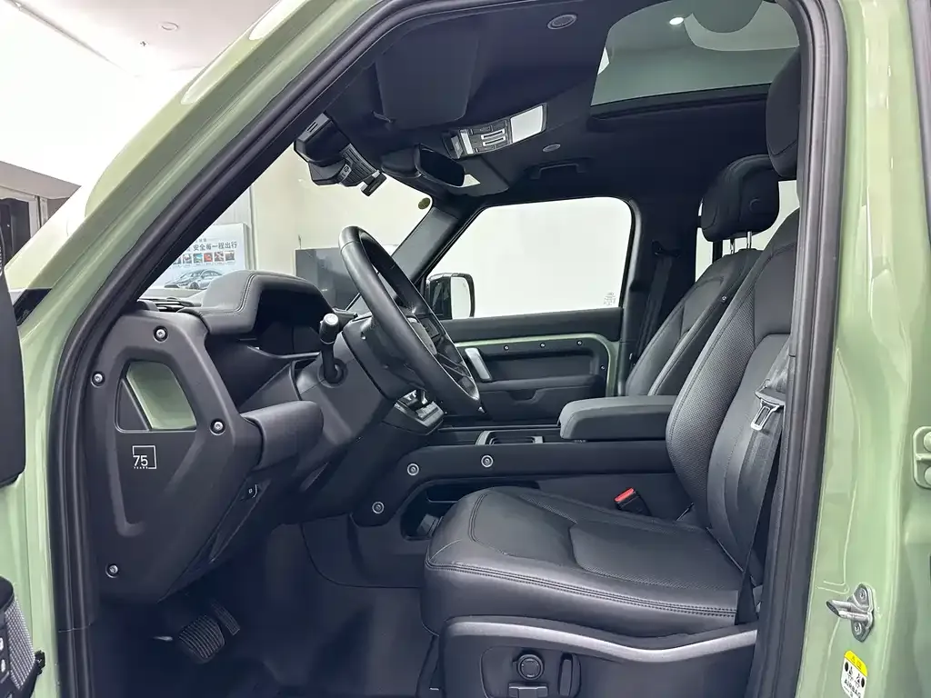 Land Rover Defender — фото 10