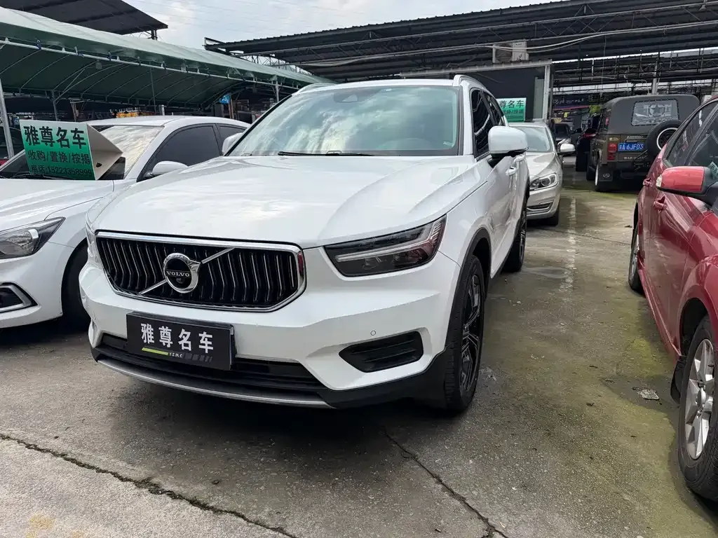 Volvo XC40 — фото 1