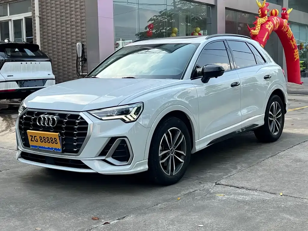 Audi Q3 — фото 1
