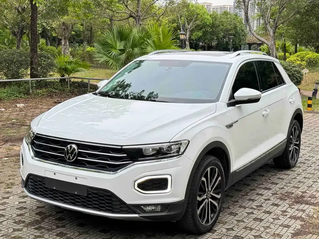 Volkswagen T-Roc — фото 1