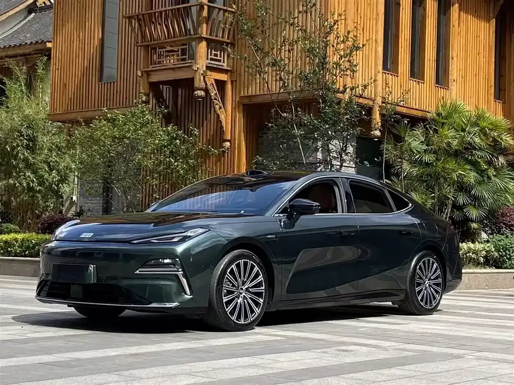 Geely Galaxy Xingyao 8 — фото 1