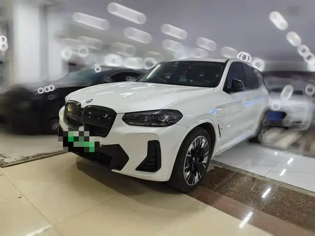 BMW iX3 — фото 1