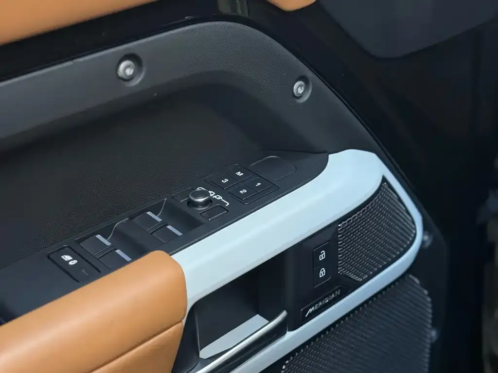 Land Rover Defender — фото 2