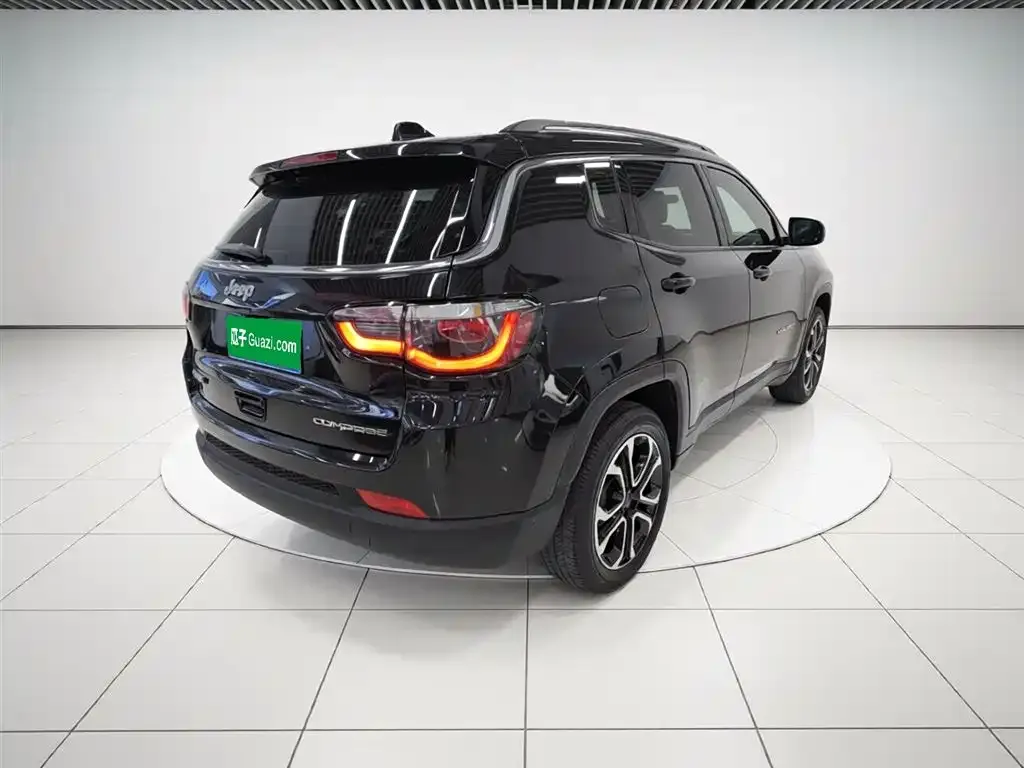 Jeep Compass — фото 10