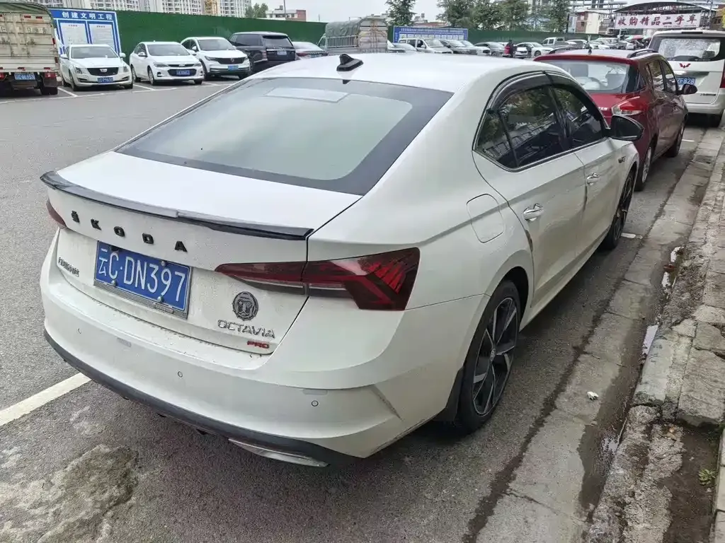 Skoda Octavia — фото 7