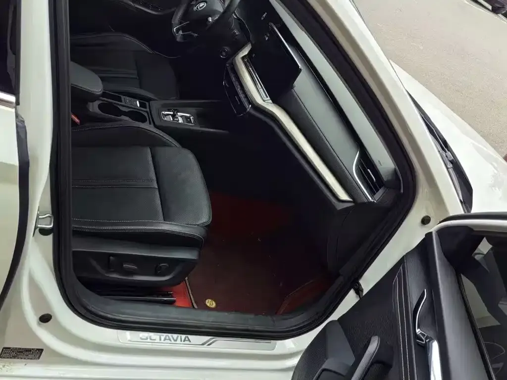 Skoda Octavia — фото 2