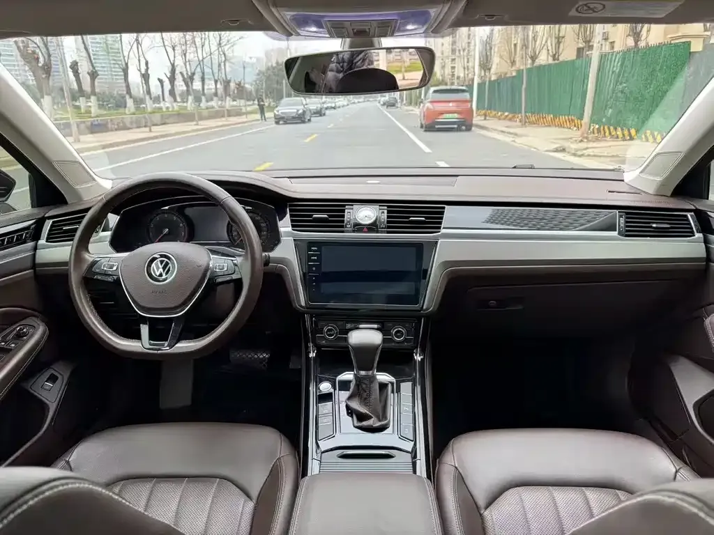 Volkswagen Phideon — фото 6